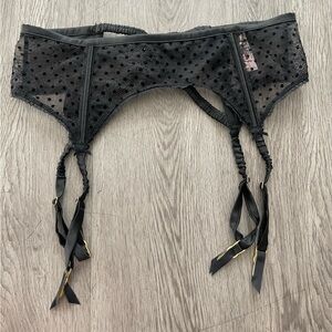 NWT Victoria’s Secret garter belt
